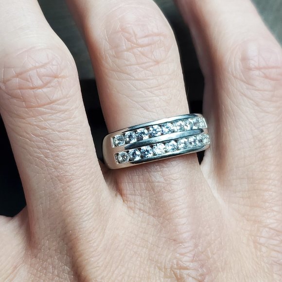 Size 9.75 Sterling Silver White Topaz Channel Gemstone Band Ring - Picture 4 of 8